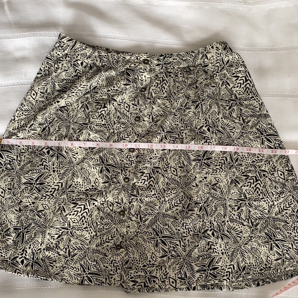 Maurice’s Jungle themed mini skirt. - Picture 8 of 9